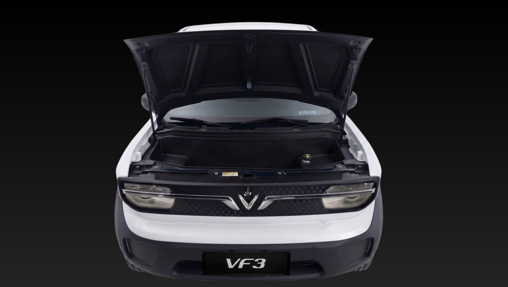 Cốp trước VinFast VF3 màu trắng, nắp capo mở, lòng cốp chứa vali 24 inch